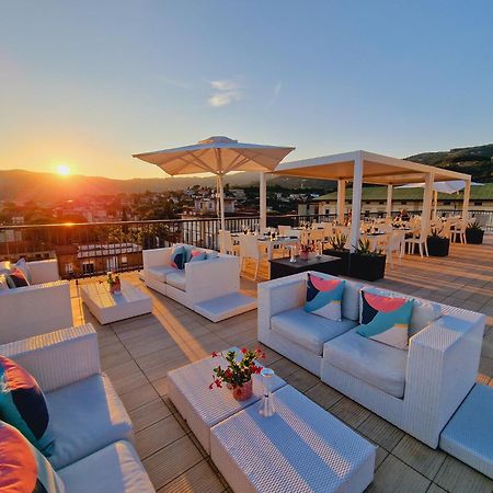 ホテル モンテカティーニ パレス モンテカティーニ・テルメ エクステリア 写真 The rooftop lounge at the Hotel de la Paix