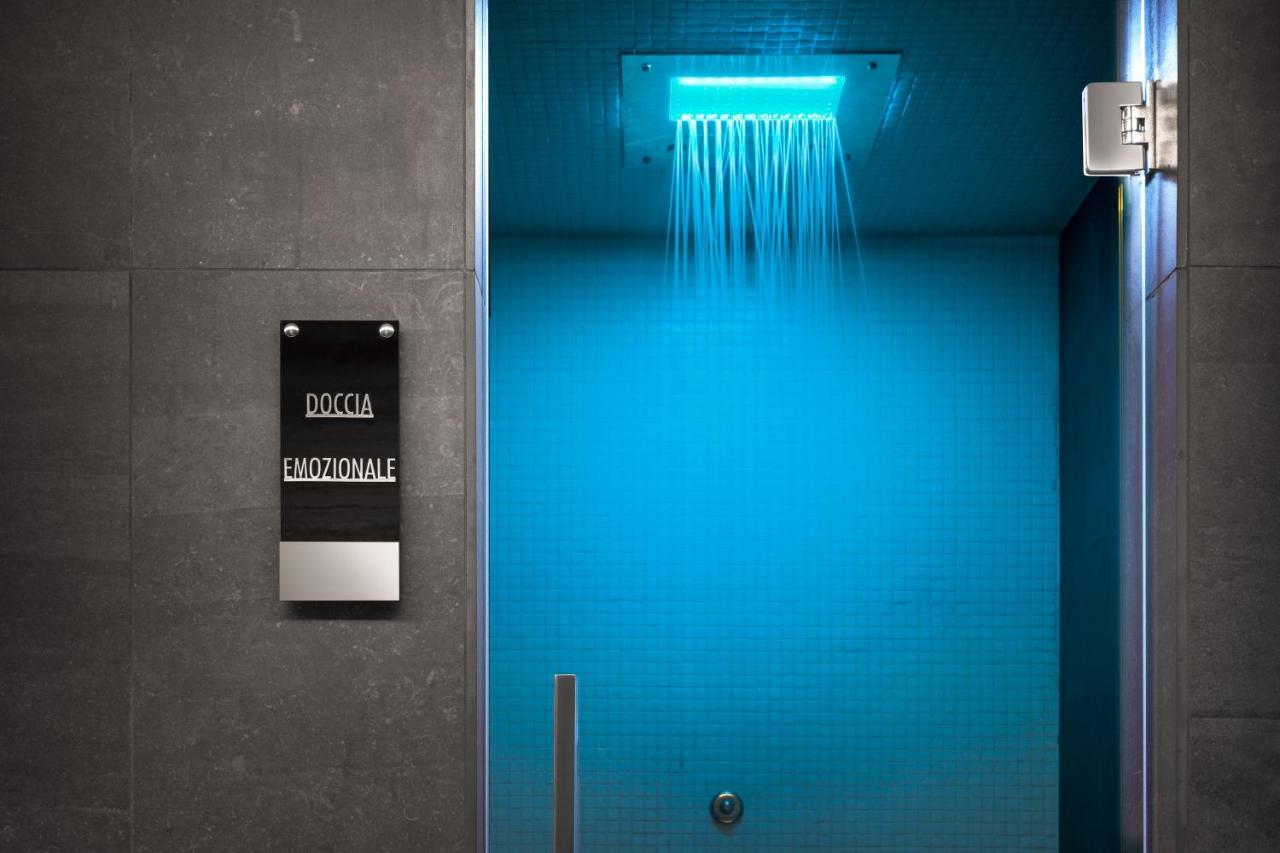 ホテル モンテカティーニ パレス モンテカティーニ・テルメ エクステリア 写真 Emotional shower