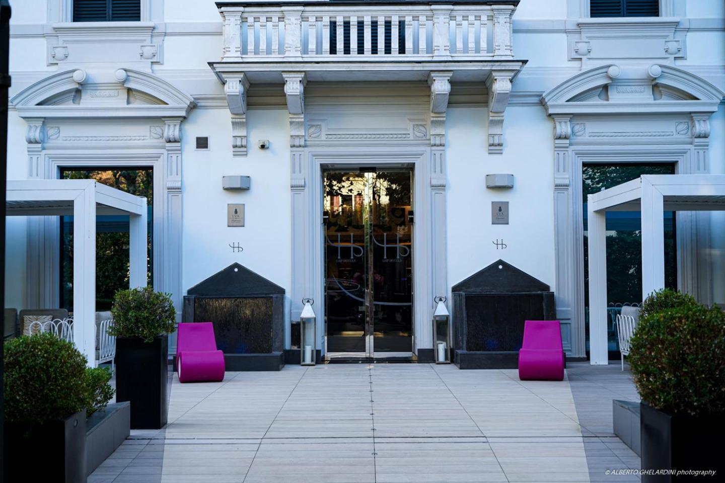 ホテル モンテカティーニ パレス モンテカティーニ・テルメ エクステリア 写真 The entrance to the hotel