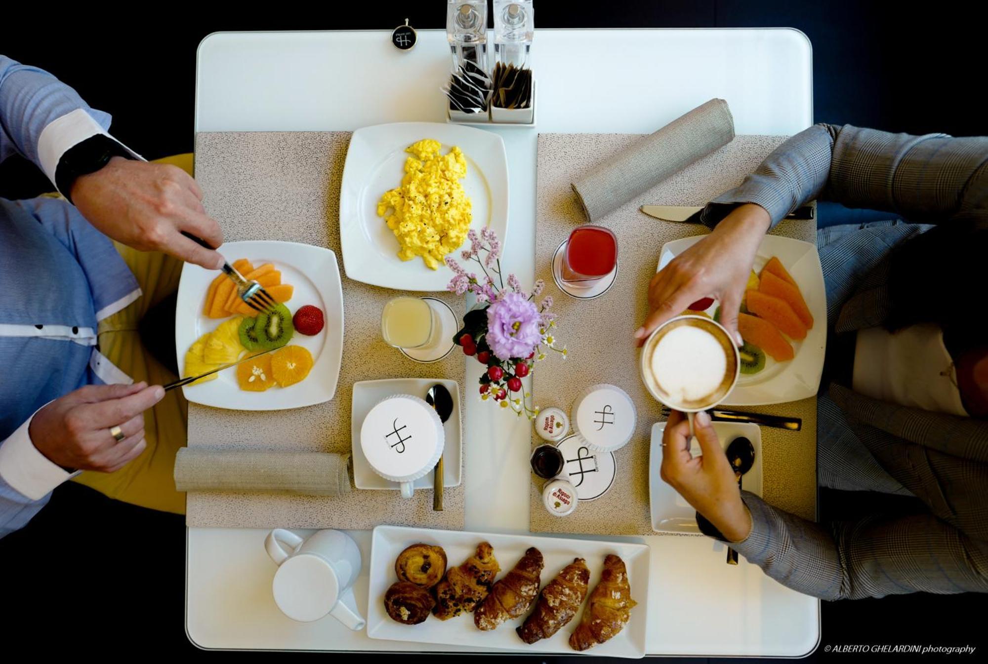 ホテル モンテカティーニ パレス モンテカティーニ・テルメ エクステリア 写真 A typical breakfast in Israel