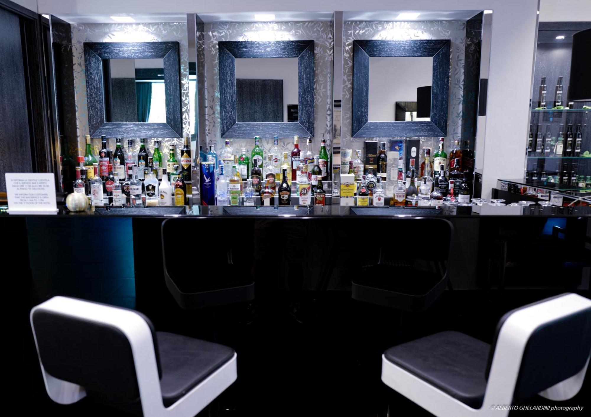 ホテル モンテカティーニ パレス モンテカティーニ・テルメ エクステリア 写真 The bar at the 1001 nights nightclub