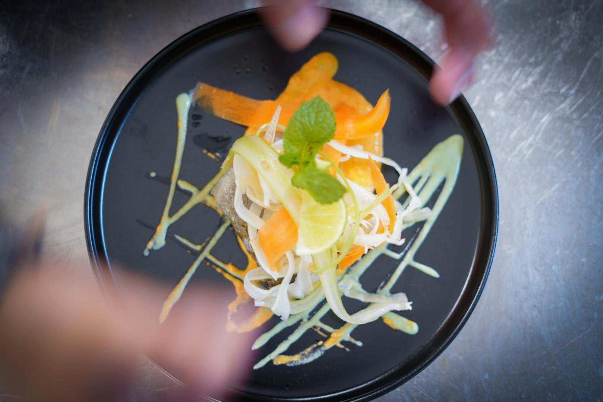 ホテル モンテカティーニ パレス モンテカティーニ・テルメ エクステリア 写真 A salad being plated