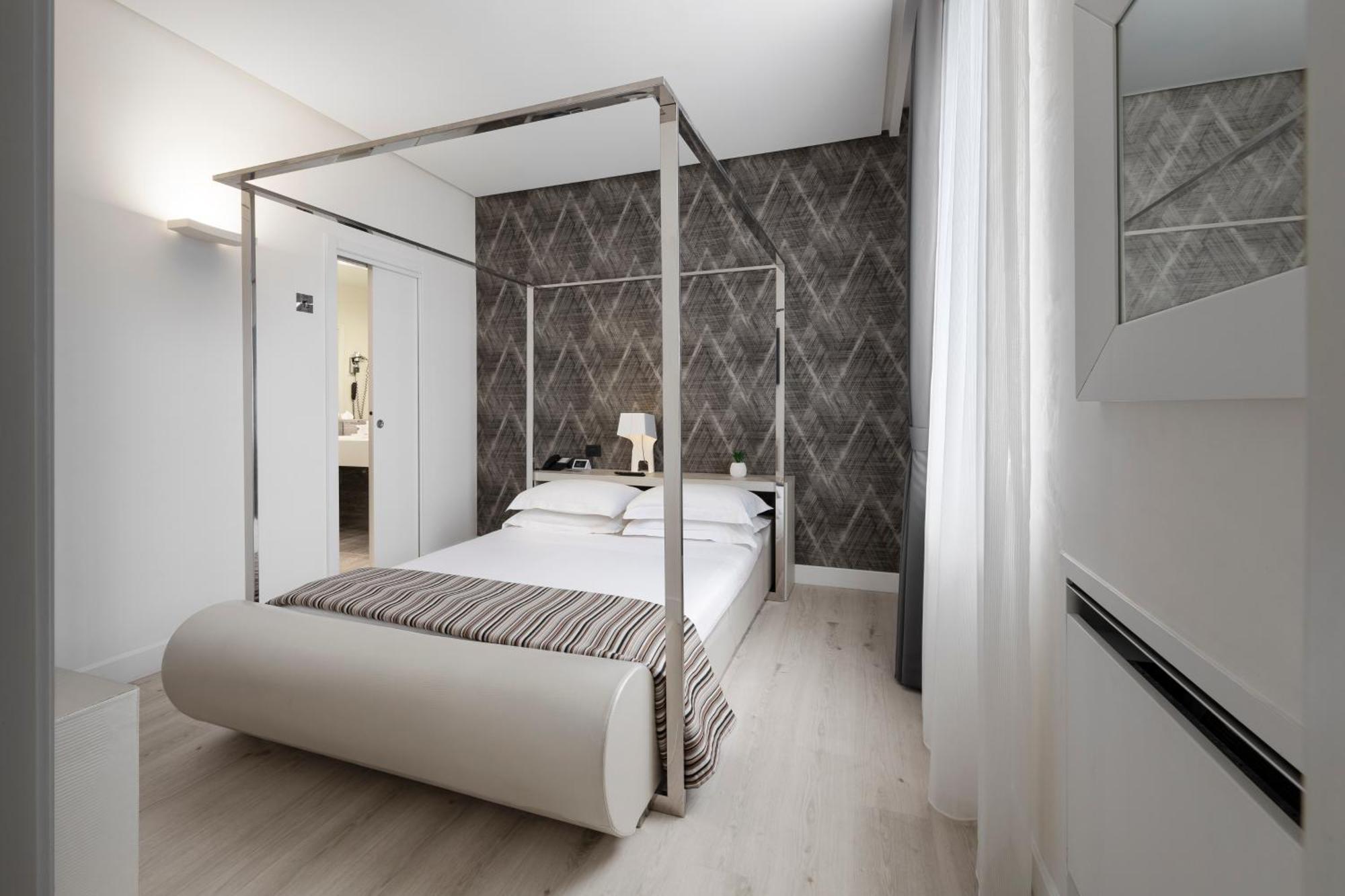 ホテル モンテカティーニ パレス モンテカティーニ・テルメ エクステリア 写真 A room at the hotel