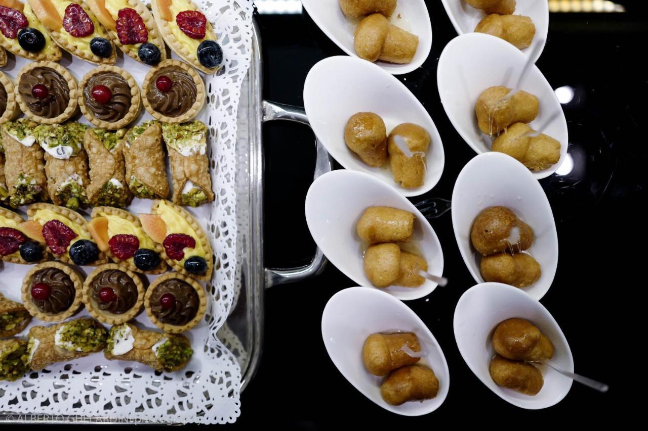 ホテル モンテカティーニ パレス モンテカティーニ・テルメ エクステリア 写真 Canapés